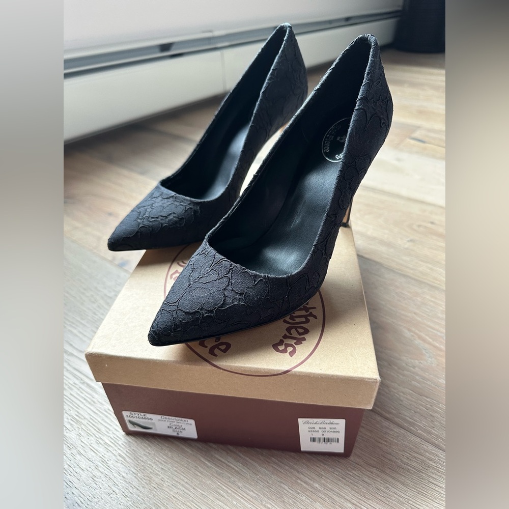 Brooks Brothers Black Pump With Lace